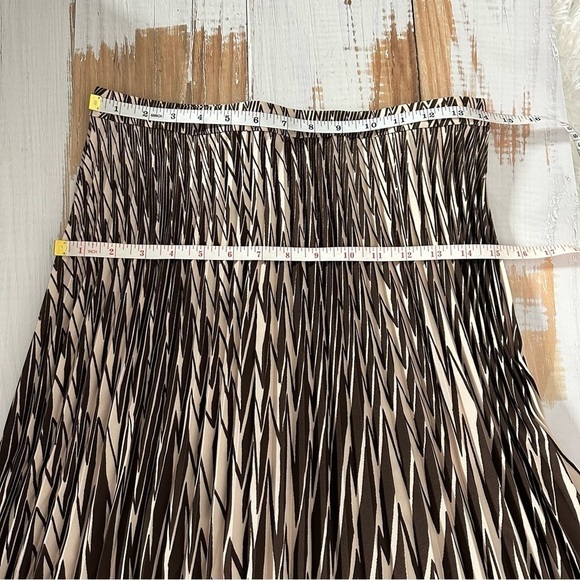 Trina Turk Bancroft Pleated Midi Length Skirt Size 4 Tan Brown - Picture 6 of 11